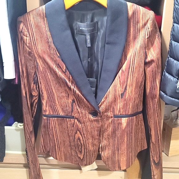 BCBGMaxAzria Jackets & Blazers - BCBG MAXAZRIA SIZE XS BLAZER. NWT